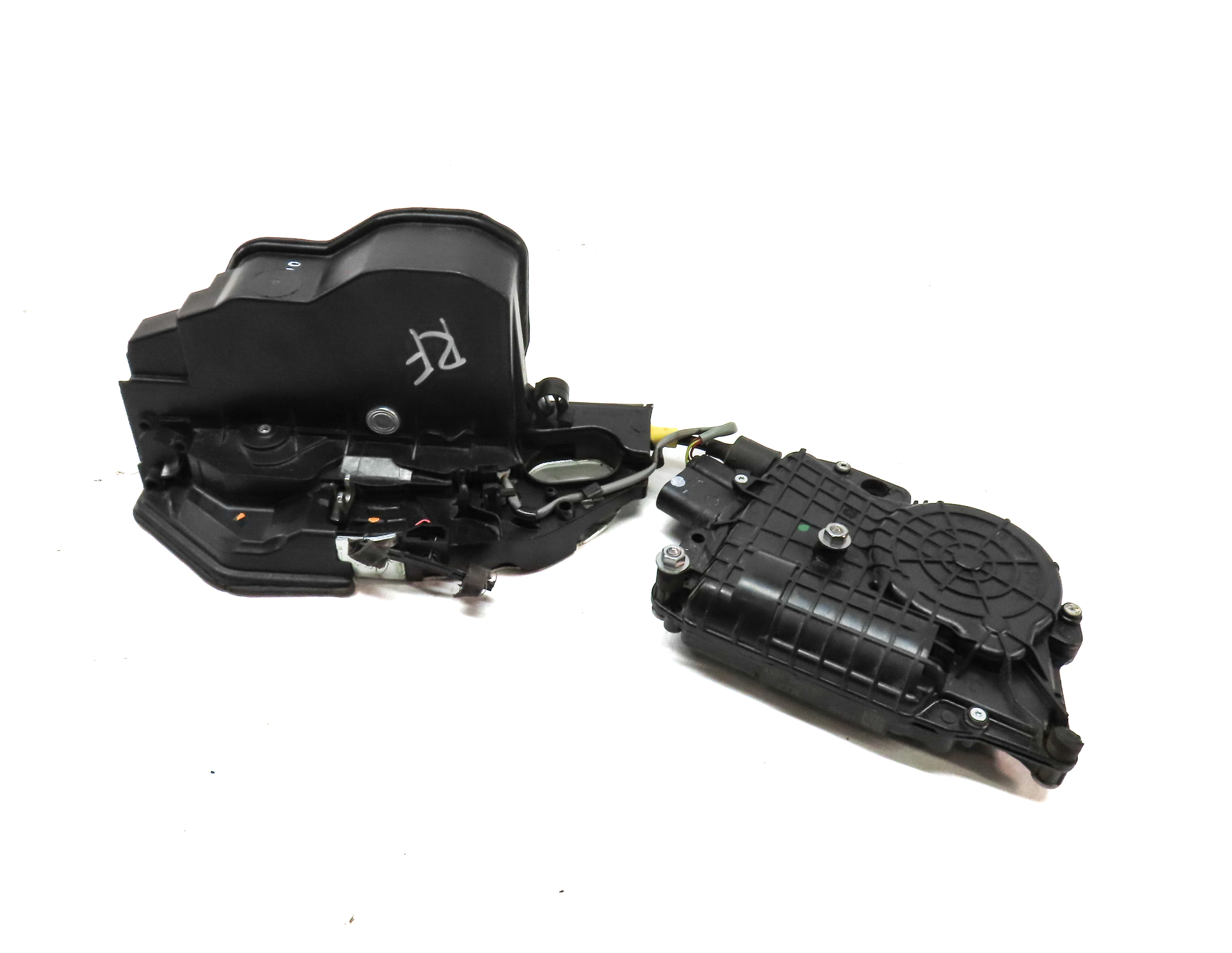08-14 BMW X5 X6 (E70 E71 E72) FRONT RIGHT PASSENGER SOFT CLOSE DOOR LOCK LATCH — exact item pictured